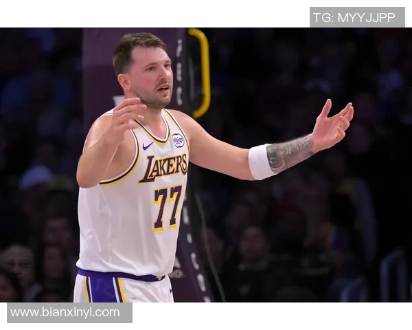 湖人险胜！东契奇38+13+10，赛后老詹一把抱住沃特森，约基奇走入场内